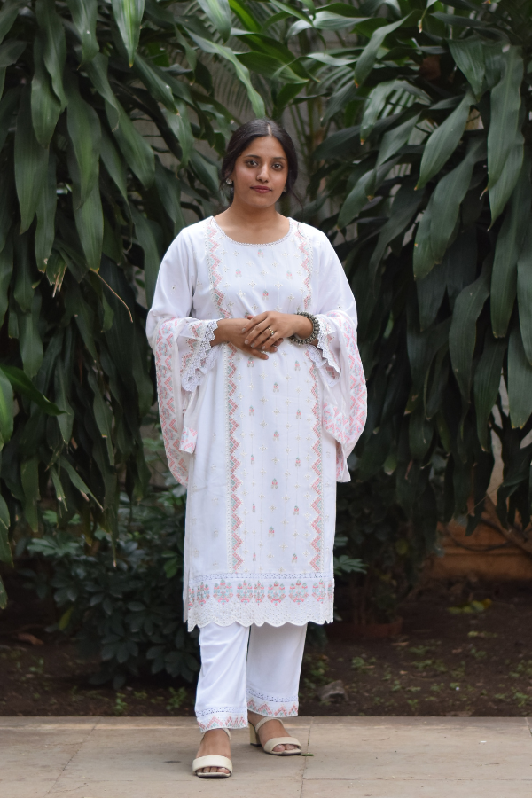 White kurta set with dupatta | kurta set online | buy online kurta set with dupatta